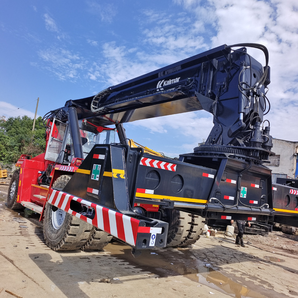 KALMAR DRF450 45 TON REACH STACKER DRT450 DRU450 DRD 450 - Reach stacker: picture 4 KALMAR DRF450 45 TON REACH STACKER DRT450 DRU450 DRD 450 - Reach stacker: picture 4
