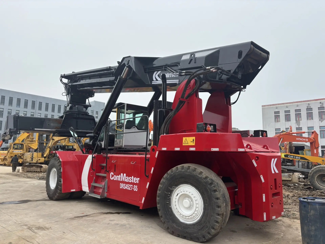 KALMAR DRS4527 - S5 45 TON DRF450 DRD450 DRU450 DRT450 - Reach stacker: picture 2 KALMAR DRS4527 - S5 45 TON DRF450 DRD450 DRU450 DRT450 - Reach stacker: picture 2
