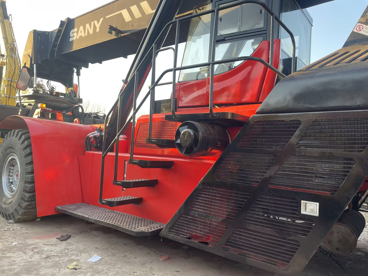 SANY SRSC 45 C30 - Reach stacker: picture 5 SANY SRSC 45 C30 - Reach stacker: picture 5