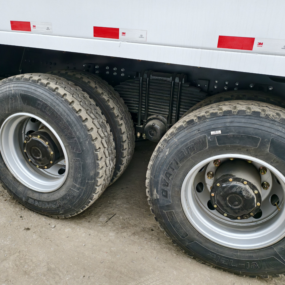 SHACMAN F3000 6*4 8*4 WITH AIR SUSPENSION - Tipper: picture 3 SHACMAN F3000 6*4 8*4 WITH AIR SUSPENSION - Tipper: picture 3