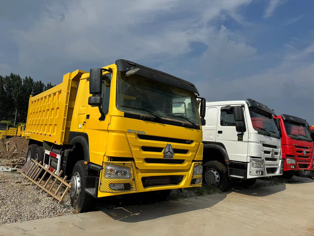 SINOTRUK HOWO 6*4 8*4 - Tipper: picture 2 SINOTRUK HOWO 6*4 8*4 - Tipper: picture 2