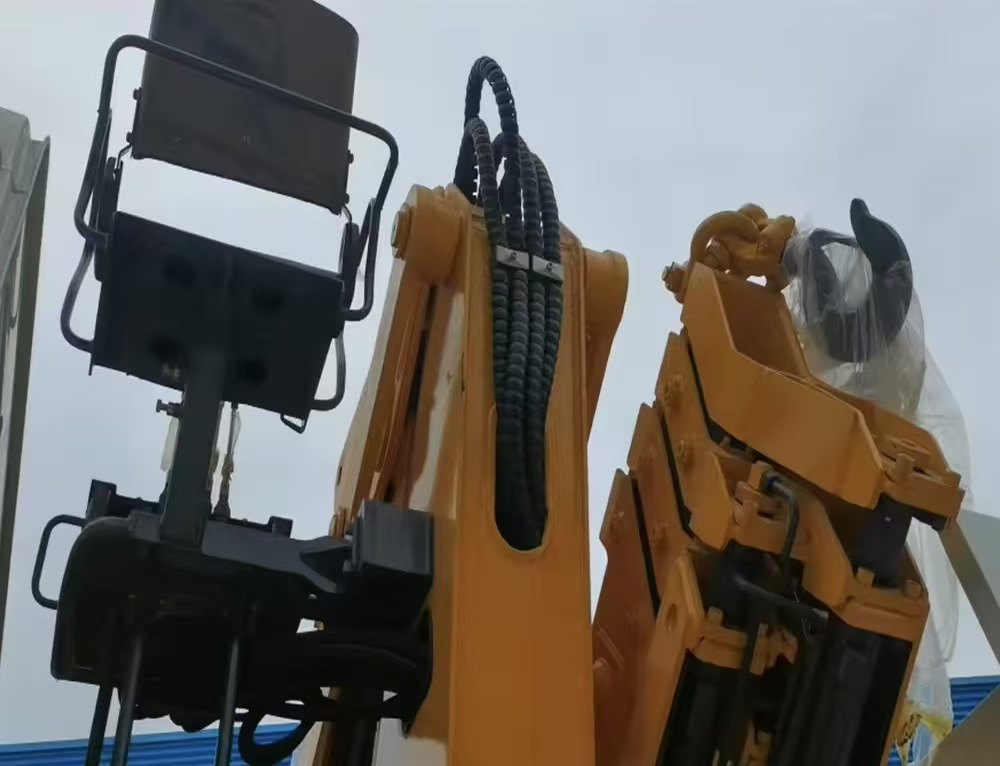 SINOTRUK HOWO 8 TON Knuckle Boom Crane TRUCK MOUNTED CRANE - Crane truck: picture 4 SINOTRUK HOWO 8 TON Knuckle Boom Crane TRUCK MOUNTED CRANE - Crane truck: picture 4