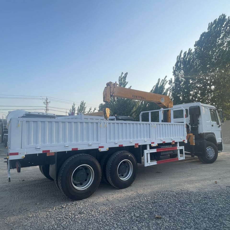 SINOTRUK HOWO 8 TON TRUCK-MOUNTED CRANE - Crane truck: picture 2 SINOTRUK HOWO 8 TON TRUCK-MOUNTED CRANE - Crane truck: picture 2