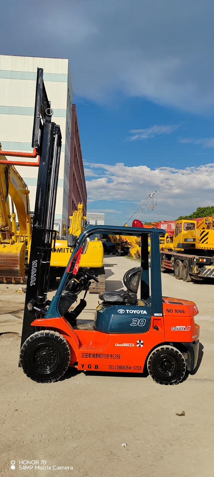 TOYOTA FD30 - Forklift: picture 3 TOYOTA FD30 - Forklift: picture 3