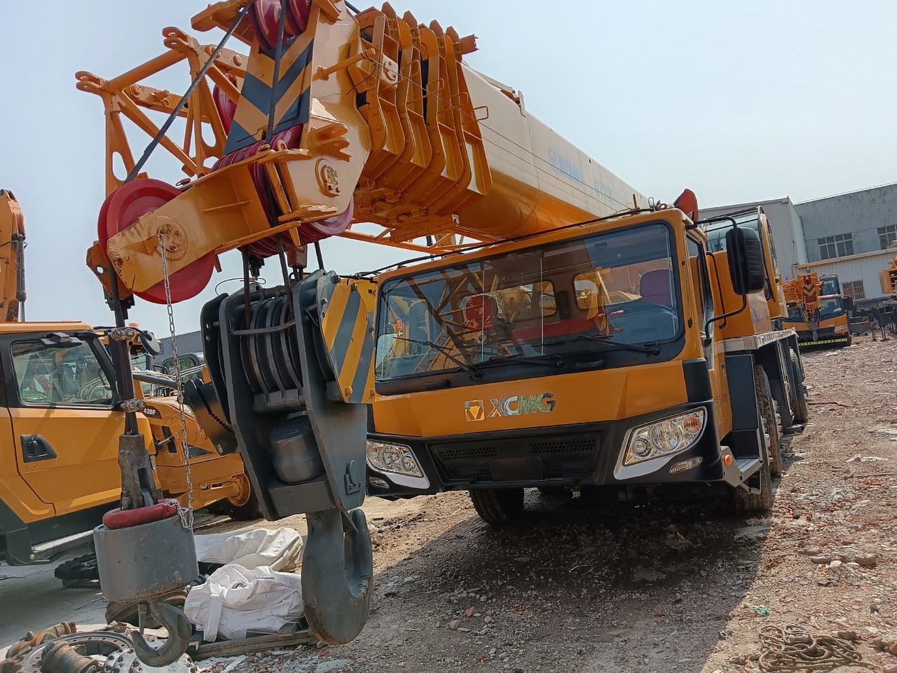 Mobile crane XCMG QY70KⅡ: picture 1