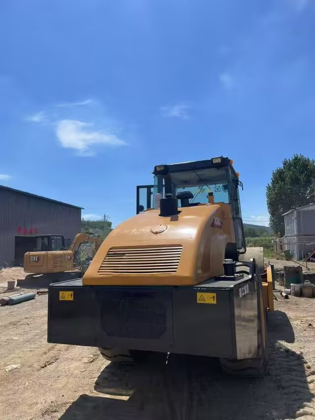 XCMG XS222J XS223J - Wheel loader: picture 4 XCMG XS222J XS223J - Wheel loader: picture 4