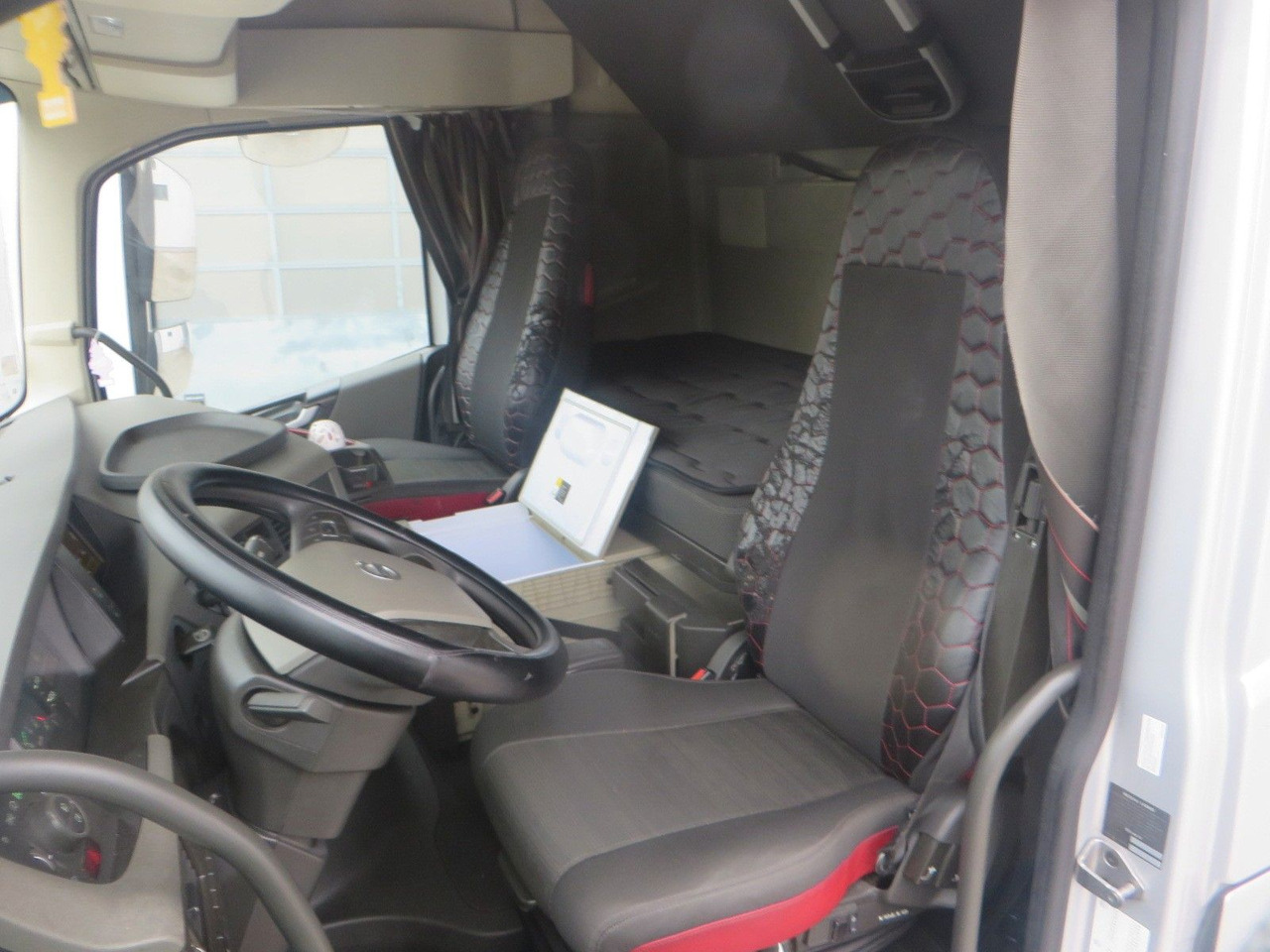 Tractor unit Volvo FH460 4x2Tractor: picture 12 Tractor unit Volvo FH460 4x2Tractor: picture 12