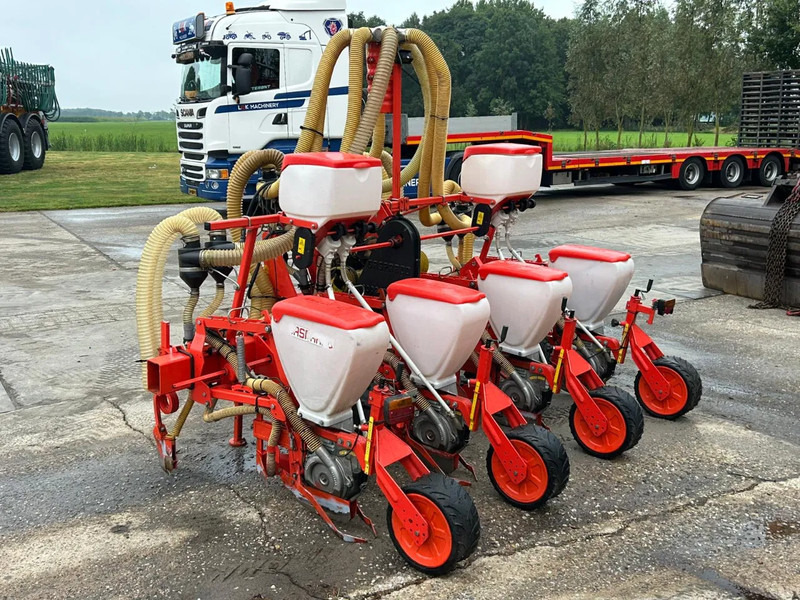 Gaspardo Gaspardo SP540 Maiszaaimachine 4 rijer Zaaimachine - Sowing equipment: picture 5 Gaspardo Gaspardo SP540 Maiszaaimachine 4 rijer Zaaimachine - Sowing equipment: picture 5