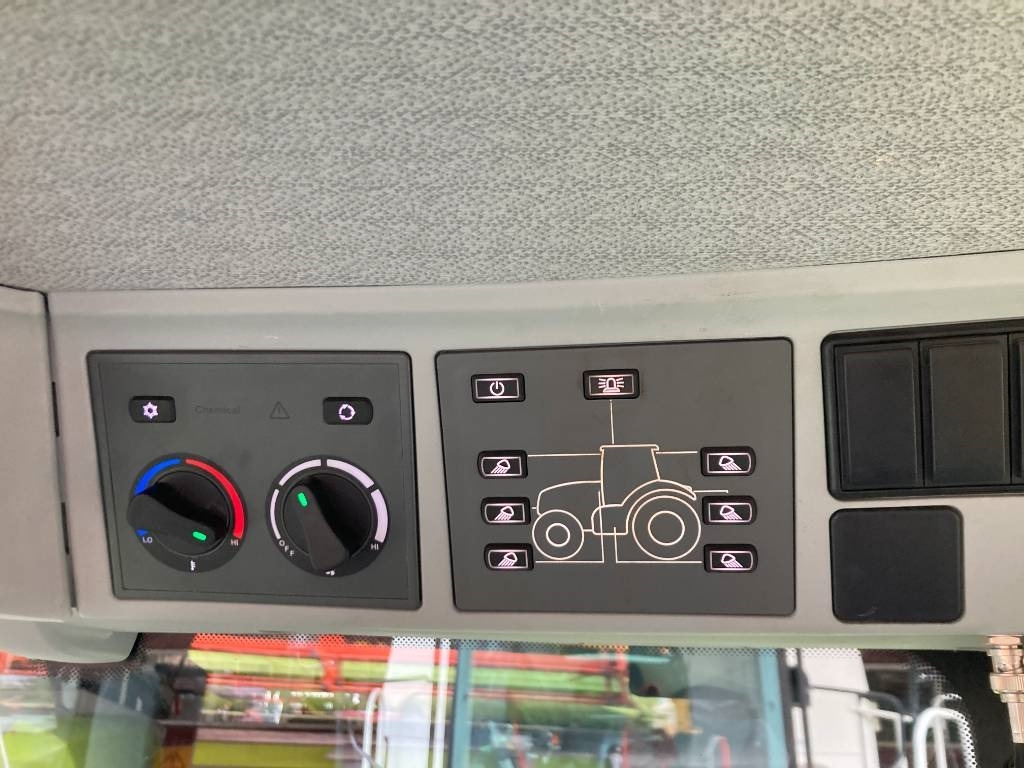 Farm tractor Claas Axion 830 CIS: picture 17