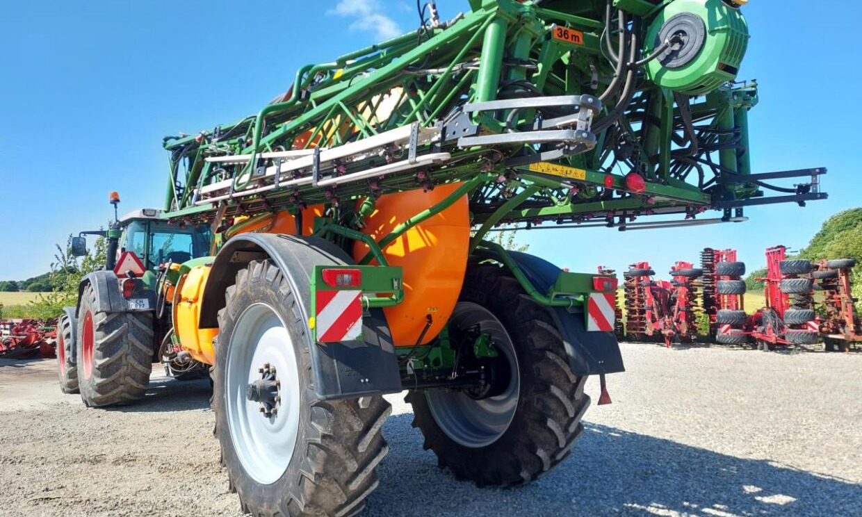 Amazone UX 6200 SUPER - 36-30-24m - Trailed sprayer: picture 4 Amazone UX 6200 SUPER - 36-30-24m - Trailed sprayer: picture 4