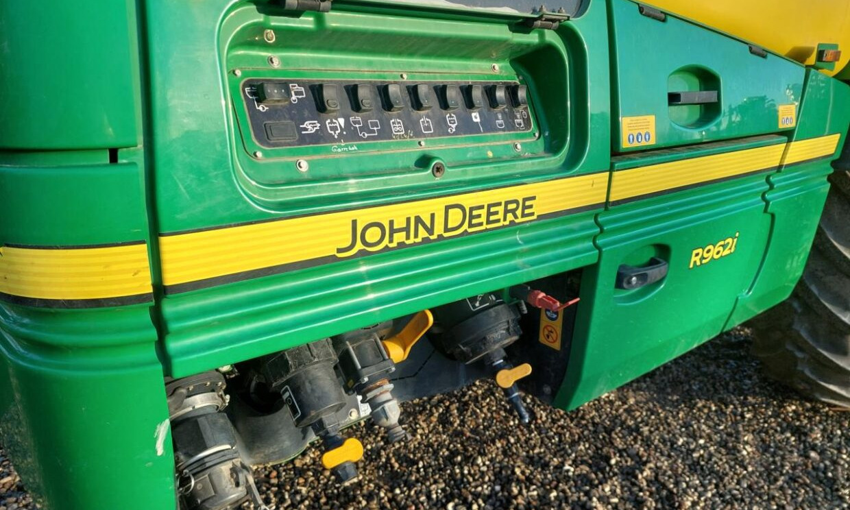 John Deere R962i - 36-24m - Trailed sprayer: picture 5 John Deere R962i - 36-24m - Trailed sprayer: picture 5
