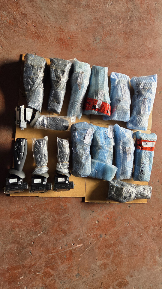 MERCEDES-BENZ ACTROS MP4 - Steering column switch for Truck: picture 3 MERCEDES-BENZ ACTROS MP4 - Steering column switch for Truck: picture 3