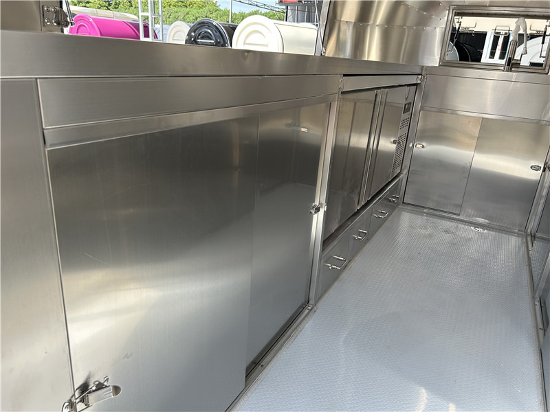 Vending trailer for transportation of food European Food Truck Crepe,Burger,Grilled Sausage,Lángos Food Trailer: picture 10