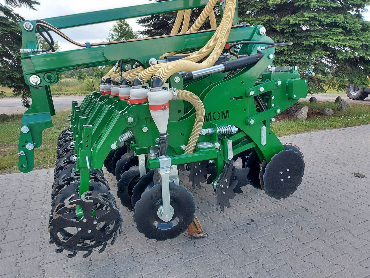 Moretto MOM Strip Hawk 6 - Combine seed drill: picture 4 Moretto MOM Strip Hawk 6 - Combine seed drill: picture 4