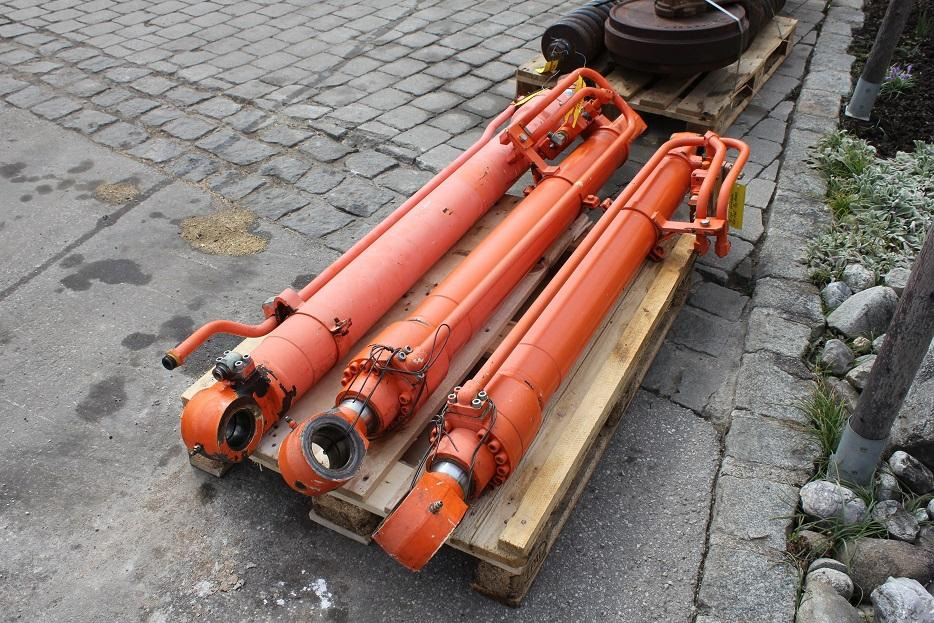 Fiat-Hitachi EX 165 - Hydraulic cylinder for Construction machinery: picture 3 Fiat-Hitachi EX 165 - Hydraulic cylinder for Construction machinery: picture 3