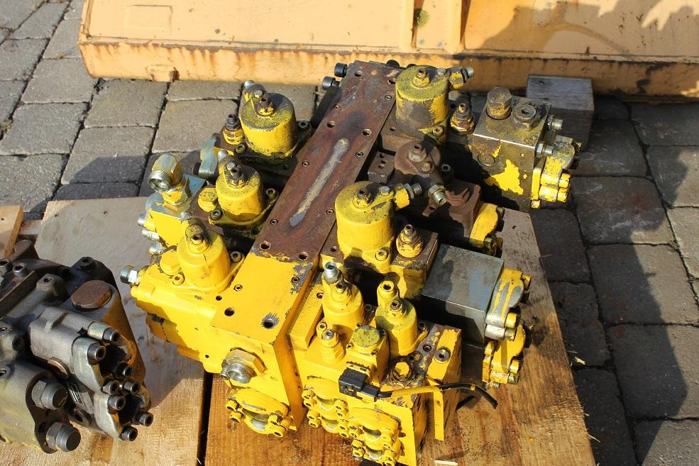 Furukawa W 735 - Hydraulic valve for Construction machinery: picture 2 Furukawa W 735 - Hydraulic valve for Construction machinery: picture 2