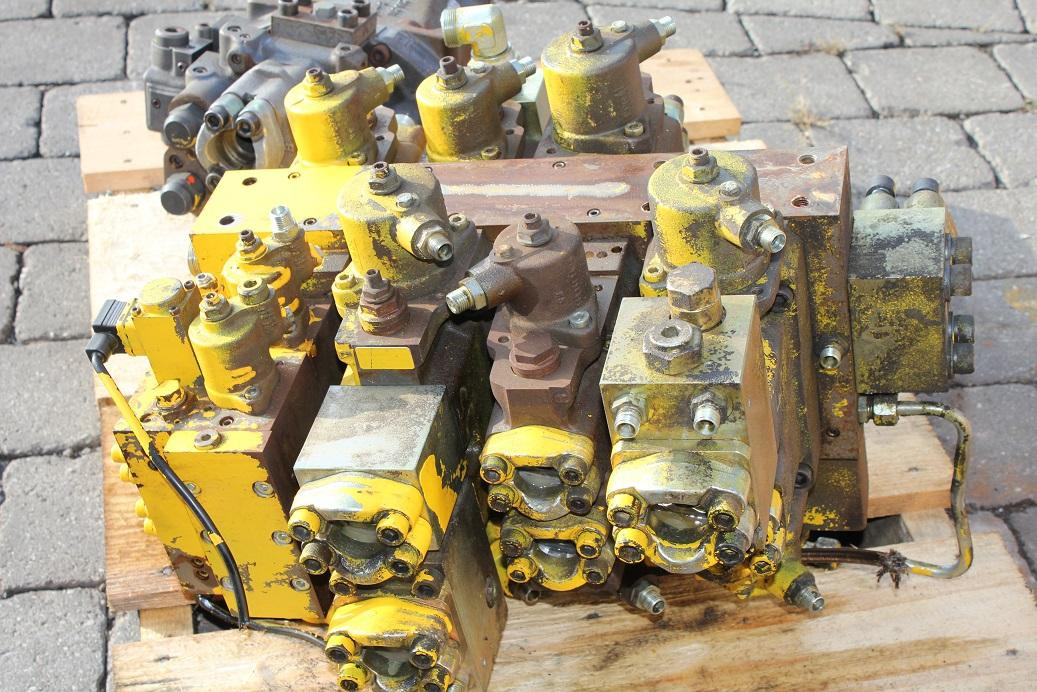 Furukawa W 735 - Hydraulic valve for Construction machinery: picture 1 Furukawa W 735 - Hydraulic valve for Construction machinery: picture 1