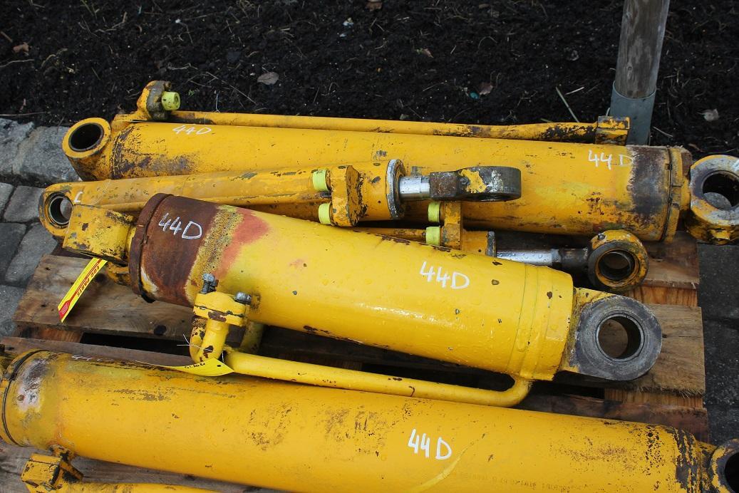 Hanomag 44D - Hydraulic cylinder for Construction machinery: picture 1 Hanomag 44D - Hydraulic cylinder for Construction machinery: picture 1