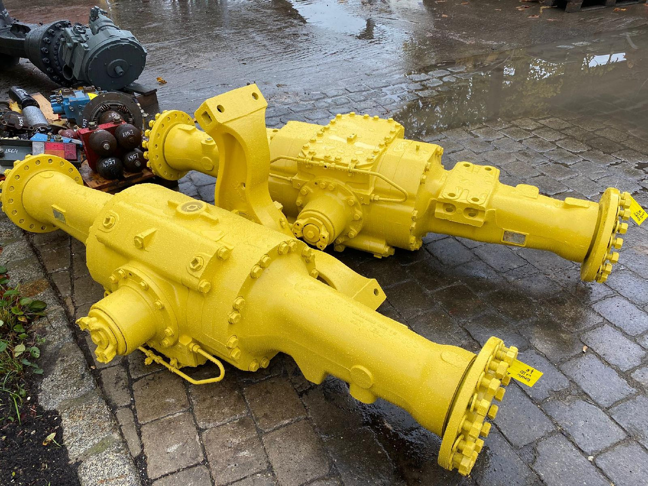 Komatsu KWA 015 aus WA 380 - Axle and parts for Construction machinery: picture 1 Komatsu KWA 015 aus WA 380 - Axle and parts for Construction machinery: picture 1