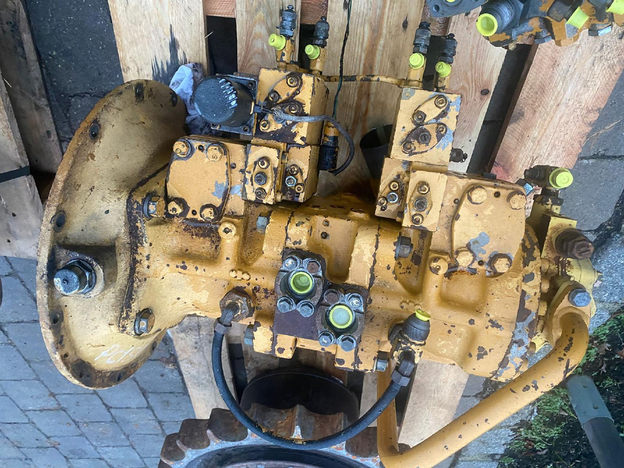 Komatsu PC 150 - Hydraulics for Construction machinery: picture 3 Komatsu PC 150 - Hydraulics for Construction machinery: picture 3