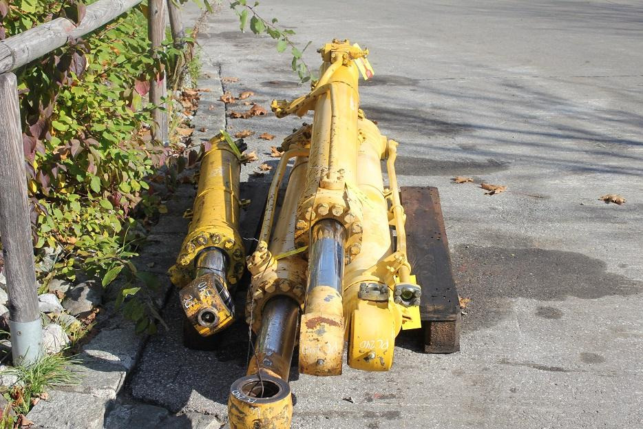 Komatsu PC 240 - Hydraulic cylinder for Construction machinery: picture 3 Komatsu PC 240 - Hydraulic cylinder for Construction machinery: picture 3