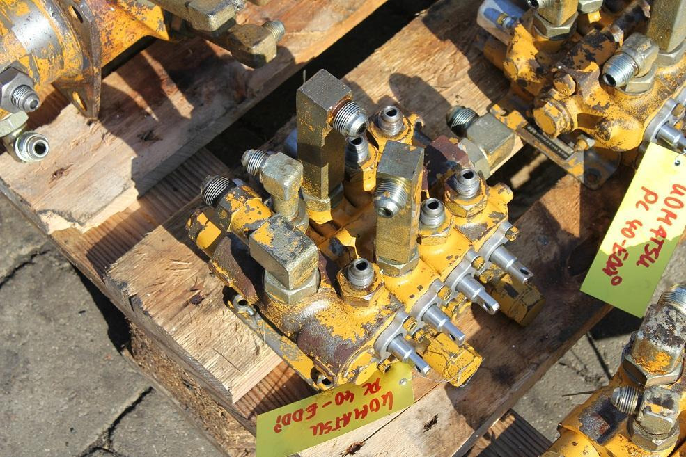 Komatsu PC 40 - Hydraulic valve for Construction machinery: picture 2 Komatsu PC 40 - Hydraulic valve for Construction machinery: picture 2