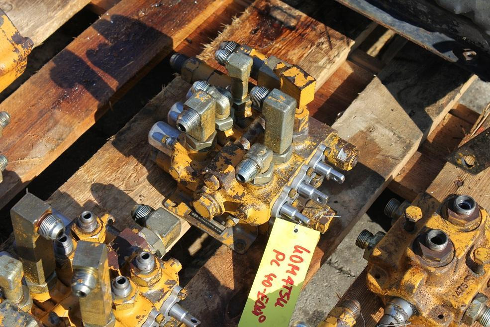 Komatsu PC 40 - Hydraulic valve for Construction machinery: picture 3 Komatsu PC 40 - Hydraulic valve for Construction machinery: picture 3