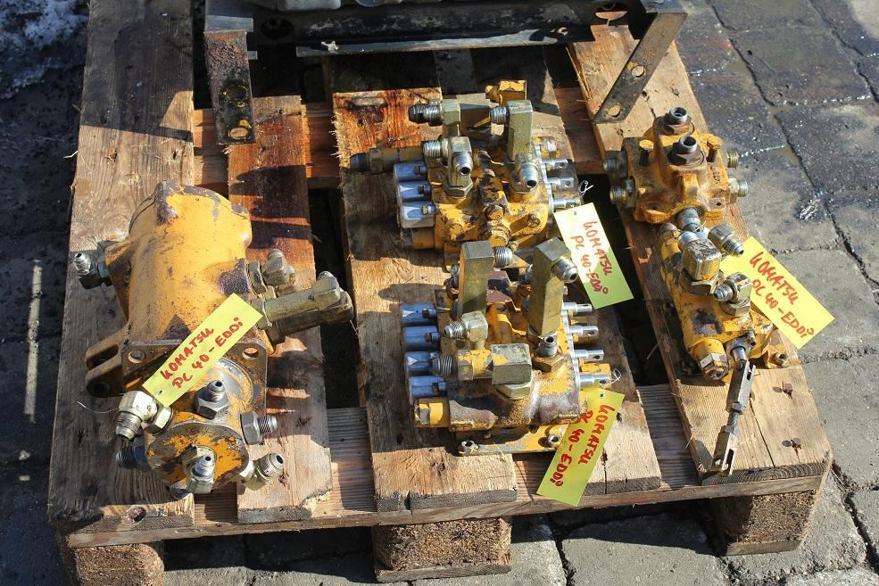 Komatsu PC 40 - Hydraulic valve for Construction machinery: picture 1 Komatsu PC 40 - Hydraulic valve for Construction machinery: picture 1