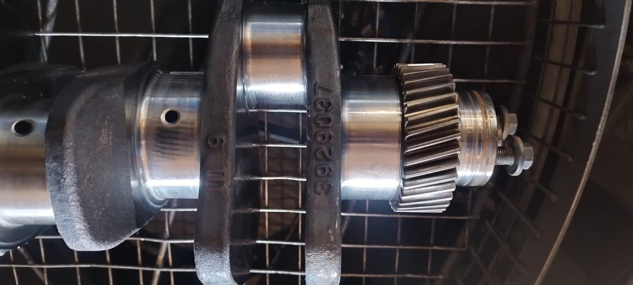 Komatsu SAA6D102E-2 - Engine for Construction machinery: picture 5 Komatsu SAA6D102E-2 - Engine for Construction machinery: picture 5