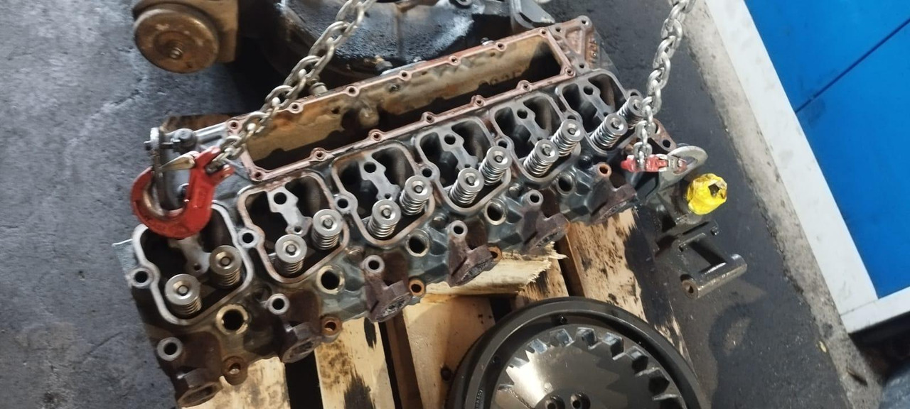 Komatsu SAA6D102E-2 - Engine for Construction machinery: picture 3 Komatsu SAA6D102E-2 - Engine for Construction machinery: picture 3