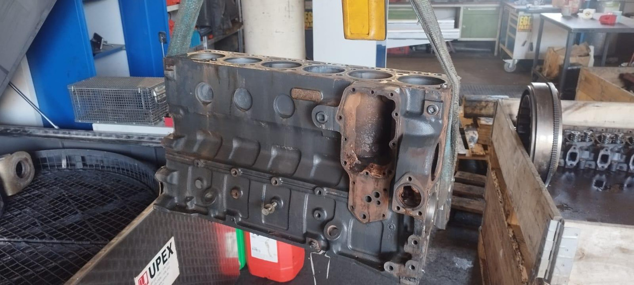 Komatsu SAA6D102E-2 - Engine for Construction machinery: picture 2 Komatsu SAA6D102E-2 - Engine for Construction machinery: picture 2