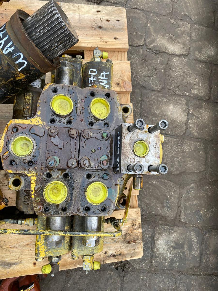 Komatsu WA 470-3 - Hydraulic valve for Construction machinery: picture 5 Komatsu WA 470-3 - Hydraulic valve for Construction machinery: picture 5