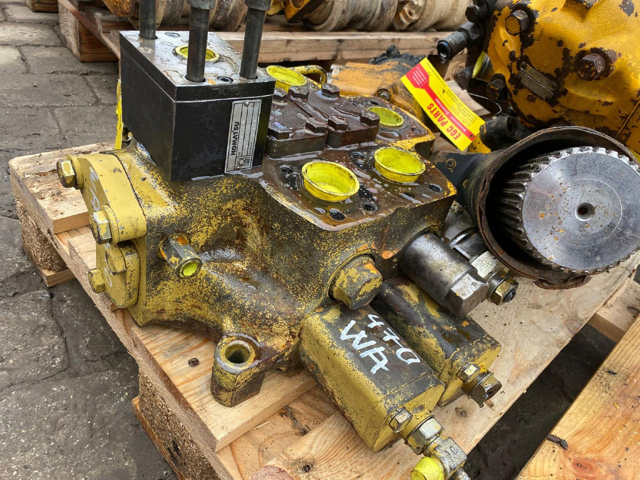 Komatsu WA 470-3 - Hydraulic valve for Construction machinery: picture 2 Komatsu WA 470-3 - Hydraulic valve for Construction machinery: picture 2