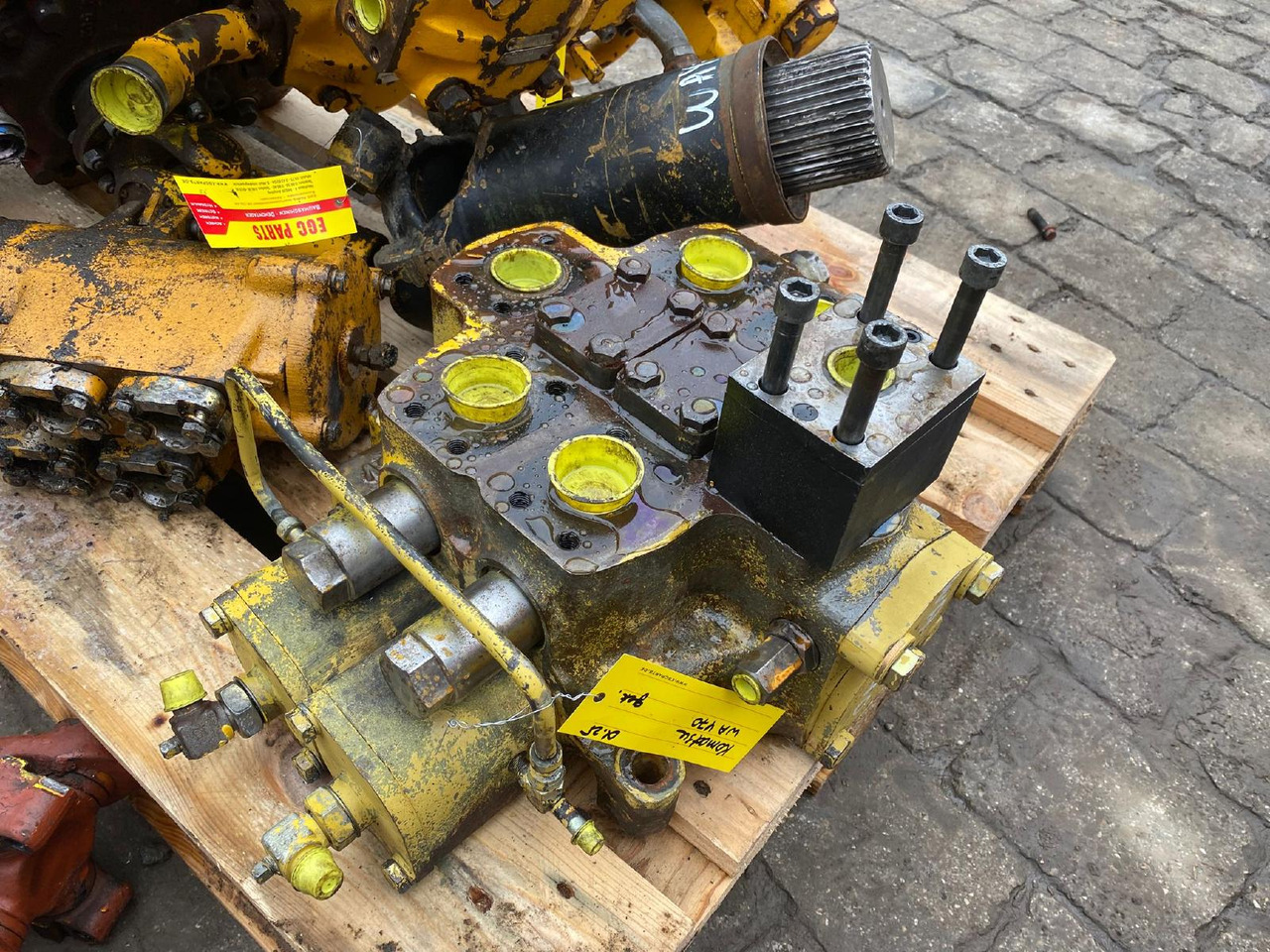 Komatsu WA 470-3 - Hydraulic valve for Construction machinery: picture 4 Komatsu WA 470-3 - Hydraulic valve for Construction machinery: picture 4