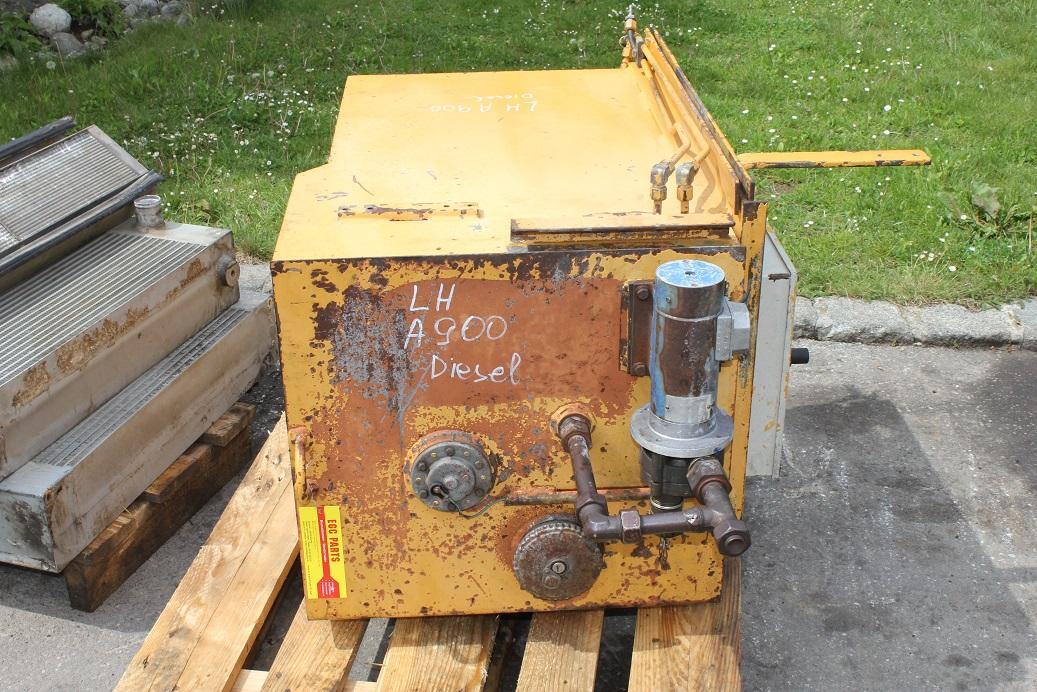 Liebherr A900B - Fuel tank for Excavator: picture 1 Liebherr A900B - Fuel tank for Excavator: picture 1