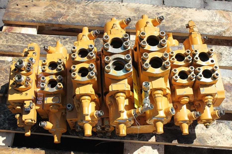 Liebherr R 924 HDSL - Hydraulic valve for Construction machinery: picture 1 Liebherr R 924 HDSL - Hydraulic valve for Construction machinery: picture 1