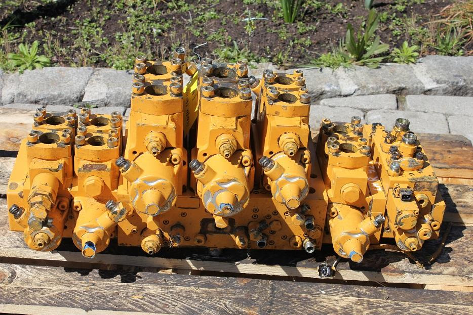 Liebherr R 924 HDSL - Hydraulic valve for Construction machinery: picture 3 Liebherr R 924 HDSL - Hydraulic valve for Construction machinery: picture 3