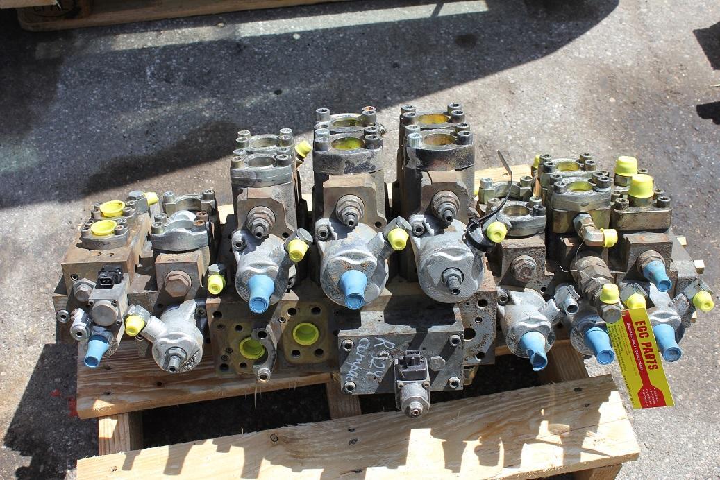 Liebherr R 924 compact - Hydraulic valve for Construction machinery: picture 1 Liebherr R 924 compact - Hydraulic valve for Construction machinery: picture 1