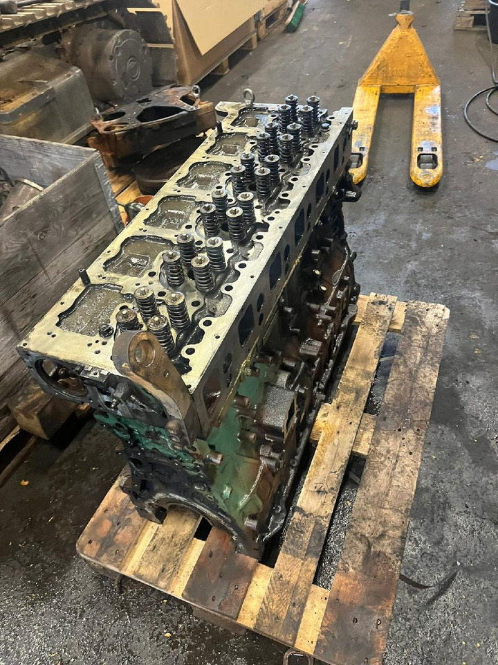 Volvo D 13 J aus L 220 - Cylinder block for Truck: picture 1 Volvo D 13 J aus L 220 - Cylinder block for Truck: picture 1