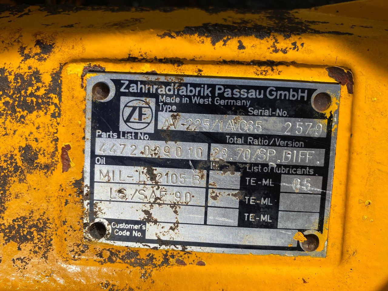 Zettelmeyer ZL 601 B ZF AV 225 - Axle and parts for Construction machinery: picture 4 Zettelmeyer ZL 601 B ZF AV 225 - Axle and parts for Construction machinery: picture 4