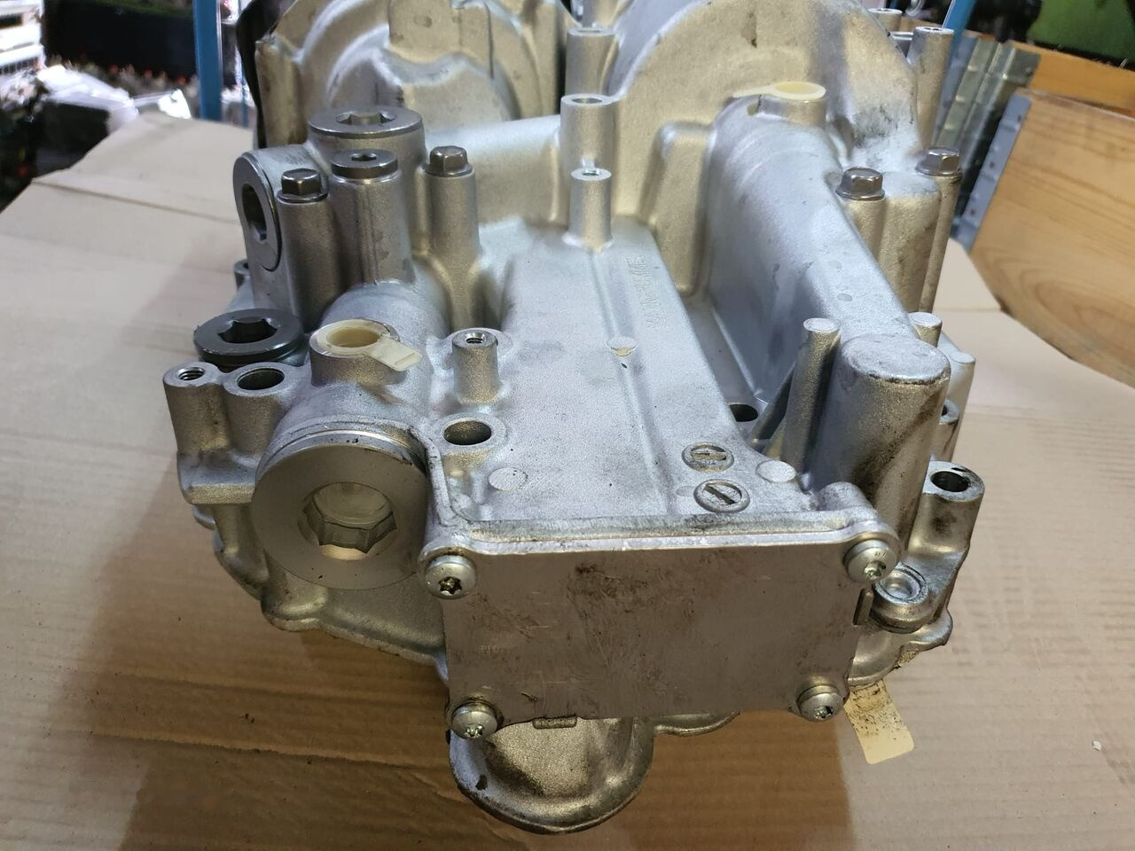 Mann-Filter MAN EURO 6 TGA TGX MAN TGX / TGS Euro 6 truck - Oil filter for Truck: picture 2 Mann-Filter MAN EURO 6 TGA TGX MAN TGX / TGS Euro 6 truck - Oil filter for Truck: picture 2