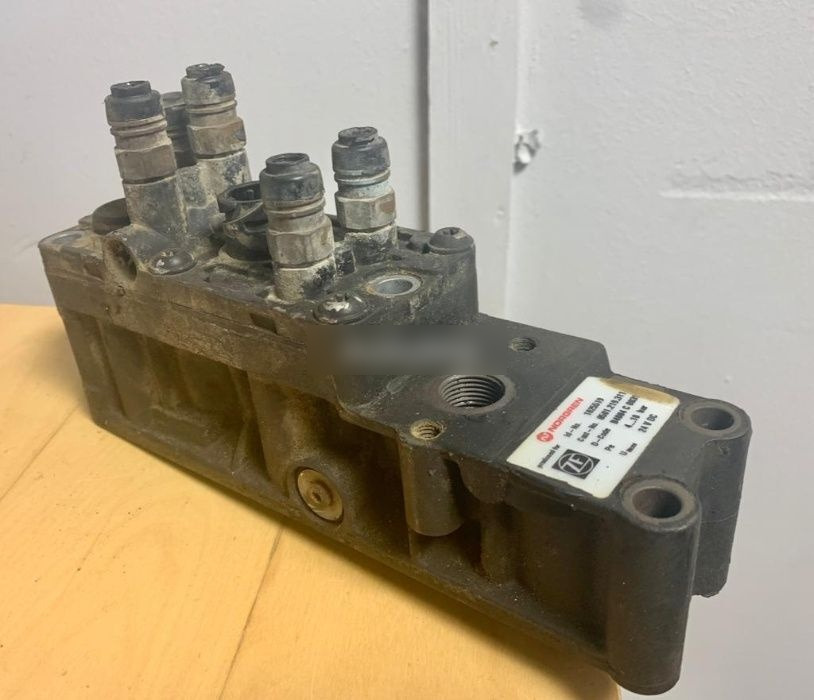 Norgren ZF oryginał HURT wybieraka 1025519 MAN TGA TGX TGL - Brake valve for Truck: picture 1 Norgren ZF oryginał HURT wybieraka 1025519 MAN TGA TGX TGL - Brake valve for Truck: picture 1