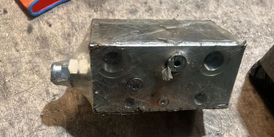 Rexroth Flow Divider R930062425 - Brake valve for Truck: picture 2 Rexroth Flow Divider R930062425 - Brake valve for Truck: picture 2