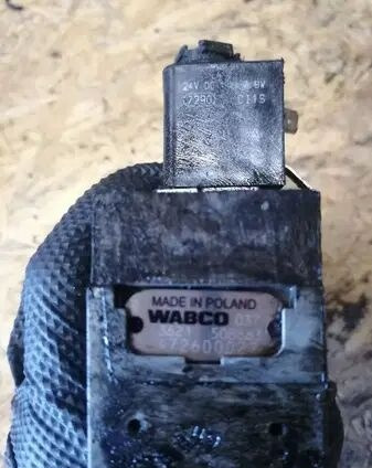 ZAWÓR OTWIERANIA DRZWI 3 CEWKI WABCO DO AUTOBUSÓW MERCEDES MAN D 472600022 - Brake valve for Truck: picture 2 ZAWÓR OTWIERANIA DRZWI 3 CEWKI WABCO DO AUTOBUSÓW MERCEDES MAN D 472600022 - Brake valve for Truck: picture 2