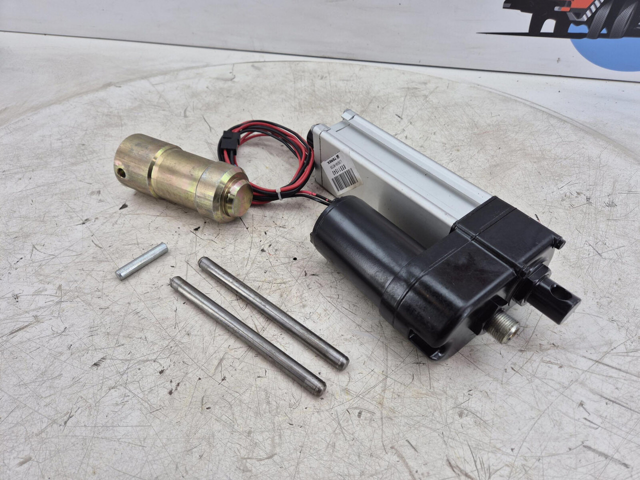 Demag AC 120 Counterweigt locking liniar motor set - Electrical system for Crane: picture 2 Demag AC 120 Counterweigt locking liniar motor set - Electrical system for Crane: picture 2