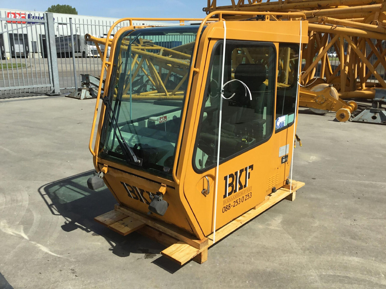 FAUN ATF 45-3 upper cabin - Cab for Mobile crane: picture 1 FAUN ATF 45-3 upper cabin - Cab for Mobile crane: picture 1