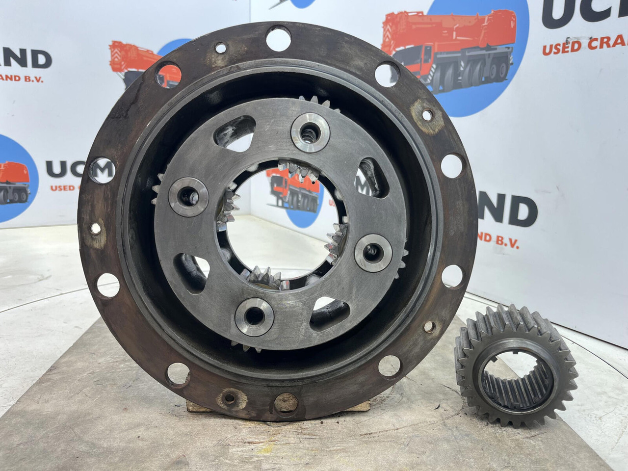 FAUN HK 40 planetary gear 27-18-65-24-4pl-H64-24 - Final drive for Mobile crane: picture 4 FAUN HK 40 planetary gear 27-18-65-24-4pl-H64-24 - Final drive for Mobile crane: picture 4