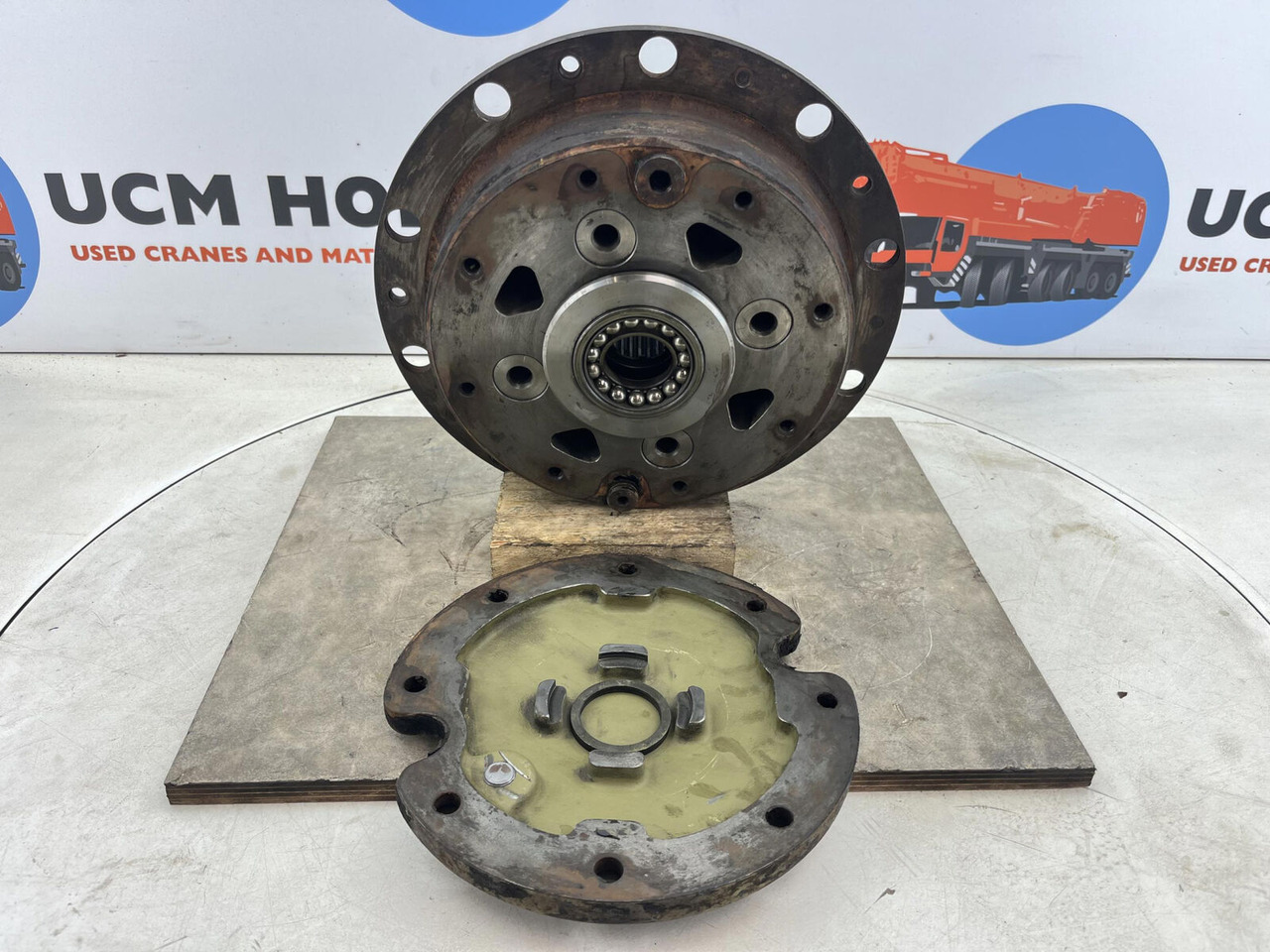 FAUN HK 40 planetary gear 27-18-65-24-4pl-H64-24 - Final drive for Mobile crane: picture 1 FAUN HK 40 planetary gear 27-18-65-24-4pl-H64-24 - Final drive for Mobile crane: picture 1
