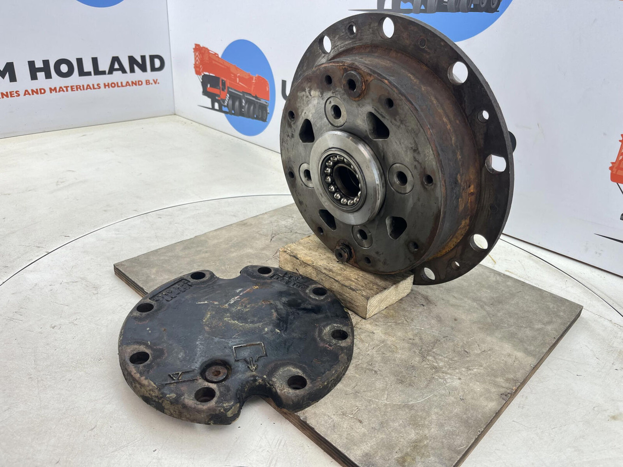 FAUN HK 40 planetary gear 27-18-65-24-4pl-H64-24 - Final drive for Mobile crane: picture 2 FAUN HK 40 planetary gear 27-18-65-24-4pl-H64-24 - Final drive for Mobile crane: picture 2