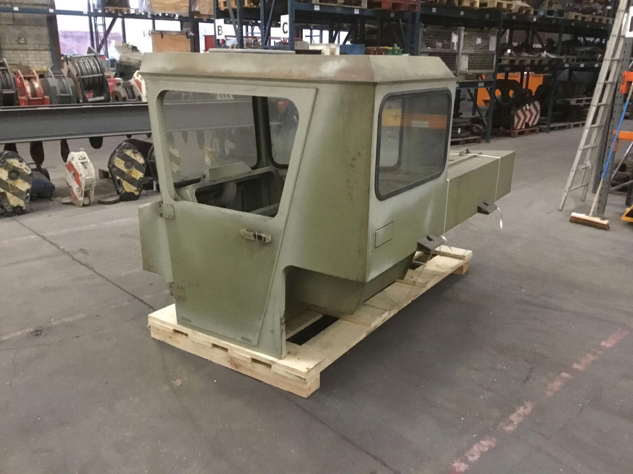 FAUN RTF 30 lower cabin - Cab for Mobile crane: picture 3 FAUN RTF 30 lower cabin - Cab for Mobile crane: picture 3